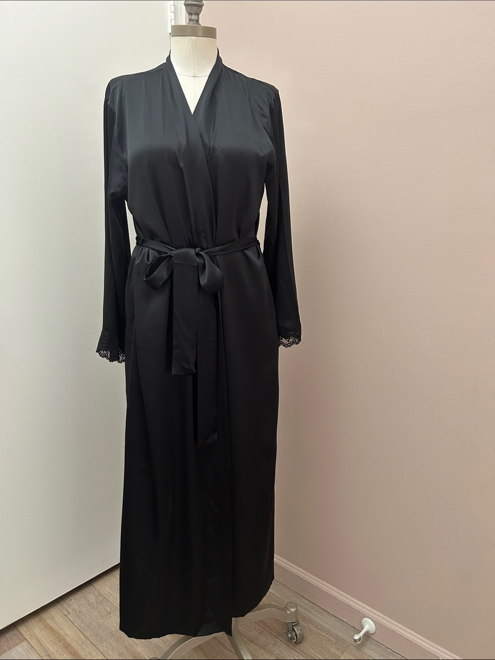 Julienne Rae Le Tresor Silk Robe maxi robe with lace trim on  sleeves size S M